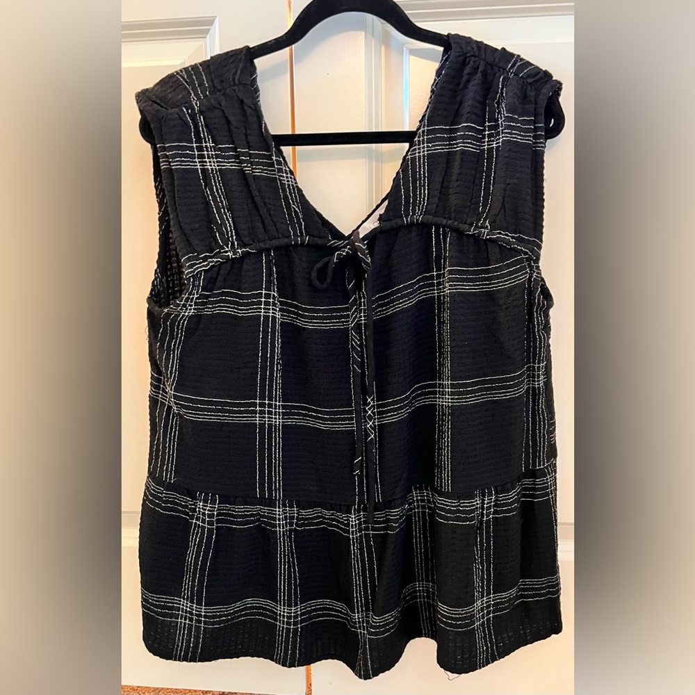 LOFT Women’s sleeveless top, medium. Black with white plaid, v neck